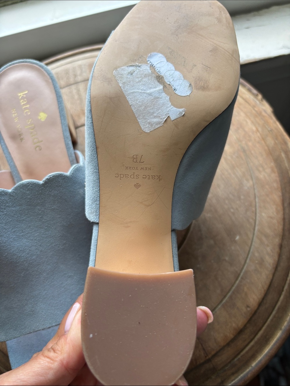 kate spade scalloped suede slide sandals in light blue-gray 7 B - Picture 5 of 5